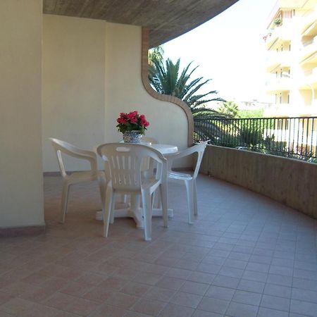 Residence Torre Del Mar Alba Adriatica Cameră foto